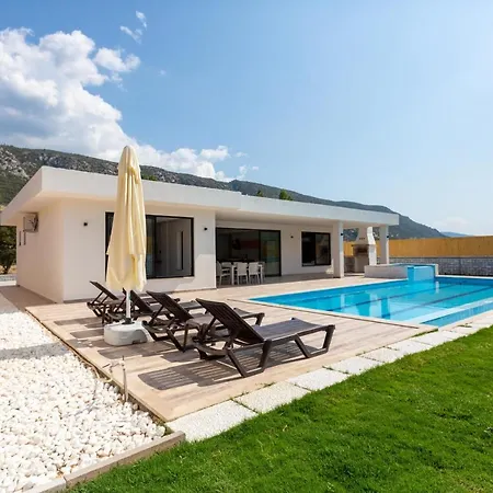 Villa Luxurious Villa With Private Pool And Jacuzzi In Kas, Antalya *
