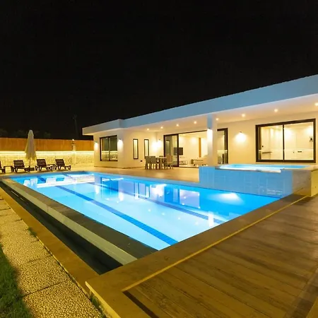 Villa Luxurious Villa With Private Pool And Jacuzzi In Kas, Antalya