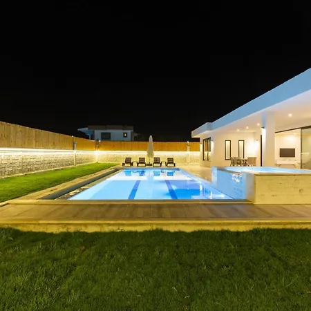 Luxurious Villa With Private Pool And Jacuzzi In Kas, Antalya Willa